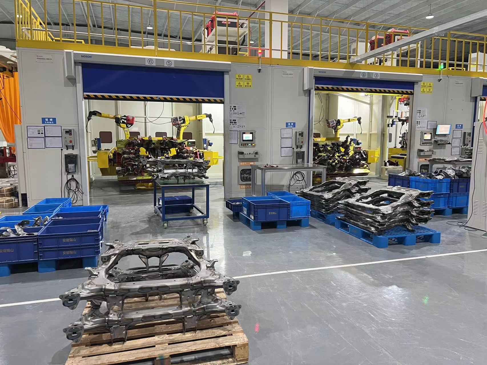 車(chē)架總成機(jī)器人雙機(jī)弧焊工作站案例！