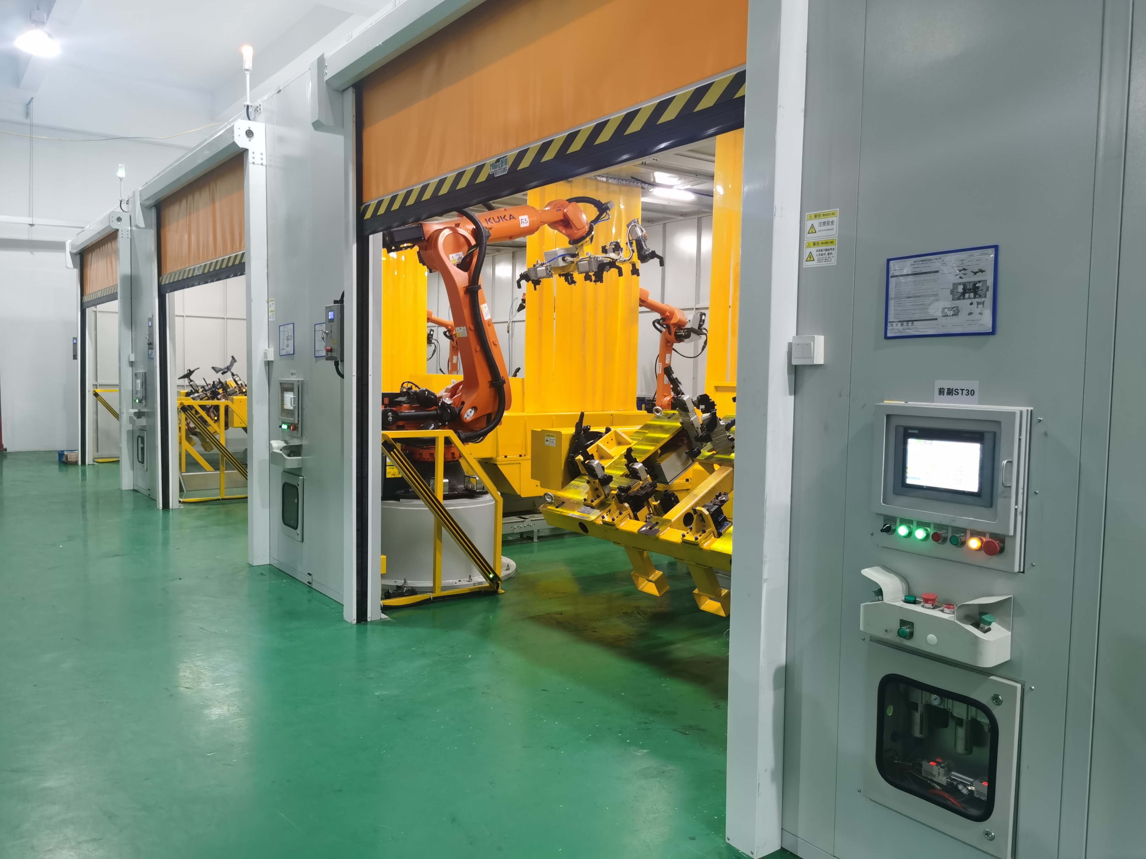 車(chē)架總成機(jī)器人雙機(jī)弧焊工作站案例！